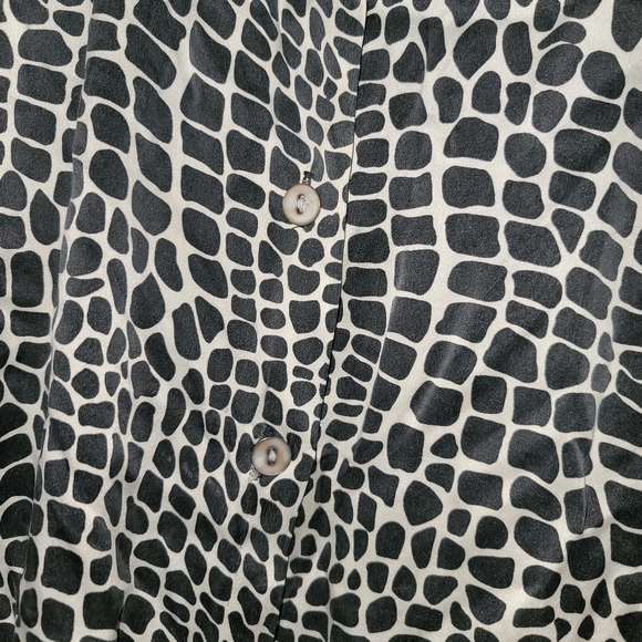 Giraffe print button up - Picture 3 of 4
